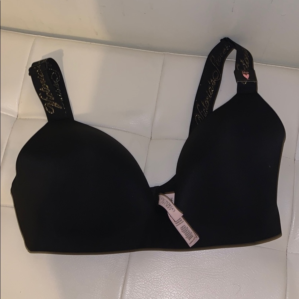 Victoria Secret 34DD Bra New with tag